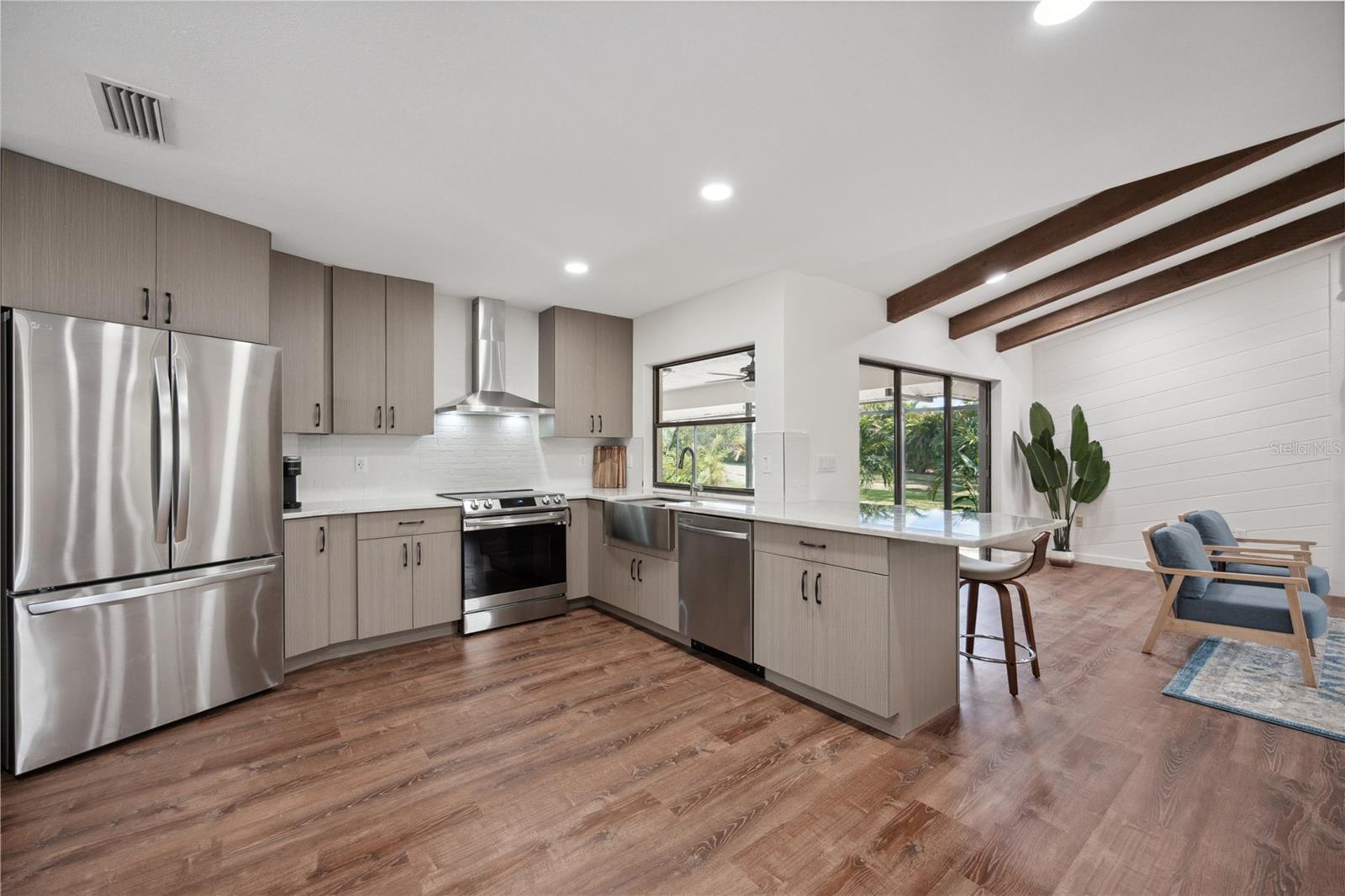 SOUTHBAY YACHT & RACQUET CLUB - Residential Lease