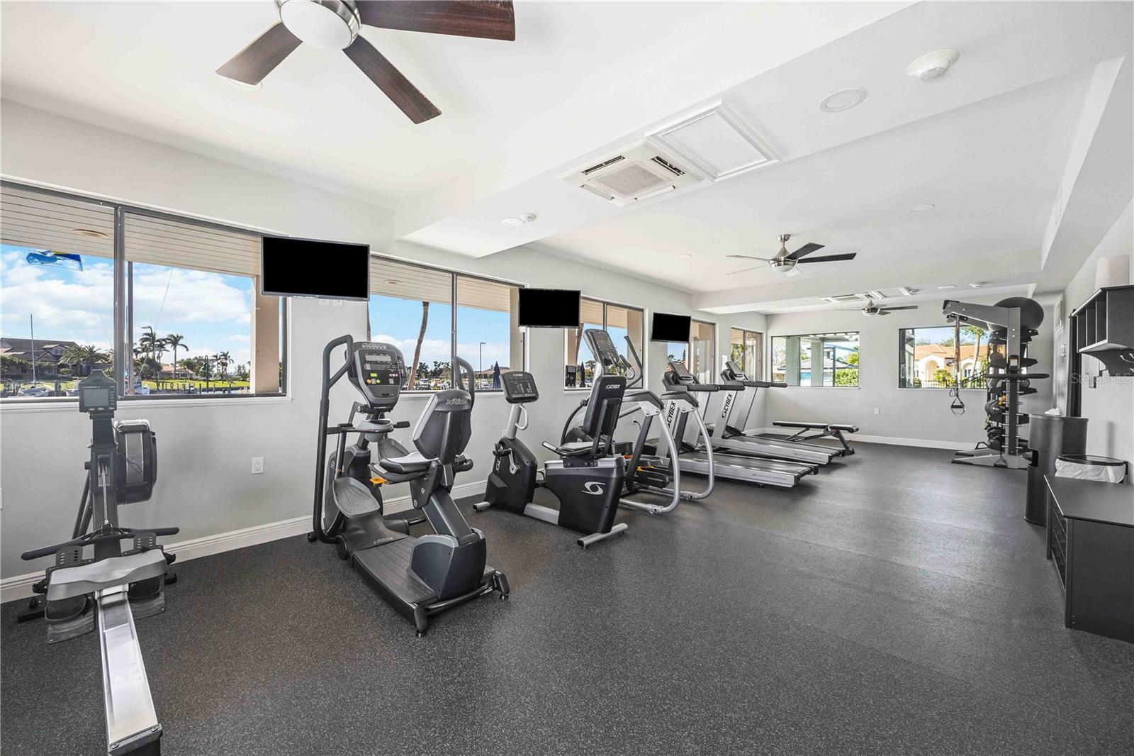 SOUTHBAY YACHT & RACQUET CLUB - Residential Lease