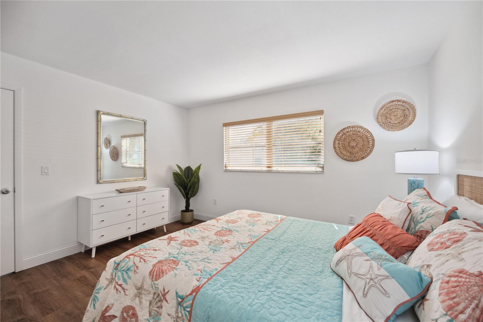 SOUTHBAY YACHT & RACQUET CLUB - Residential Lease
