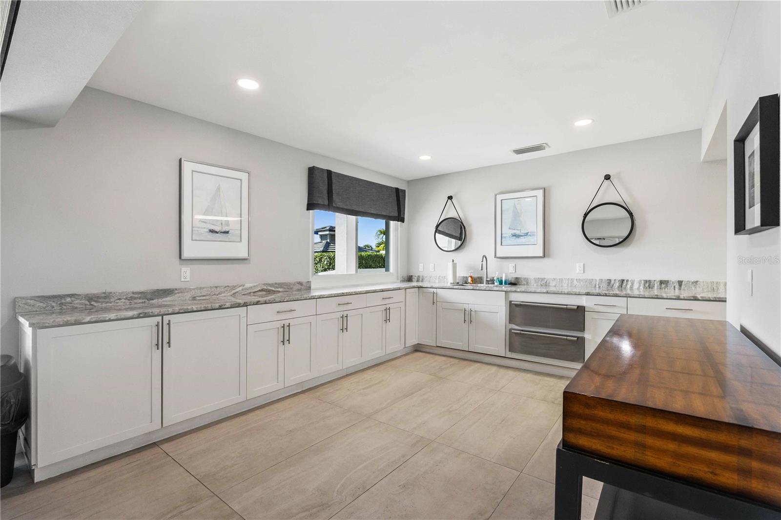 SOUTHBAY YACHT & RACQUET CLUB - Residential Lease