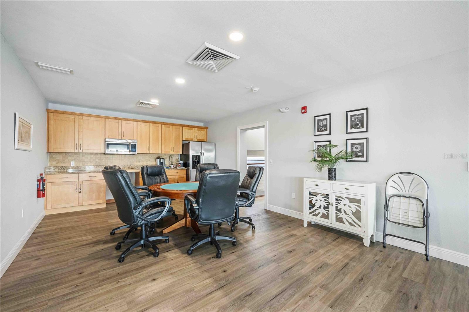 SOUTHBAY YACHT & RACQUET CLUB - Residential Lease