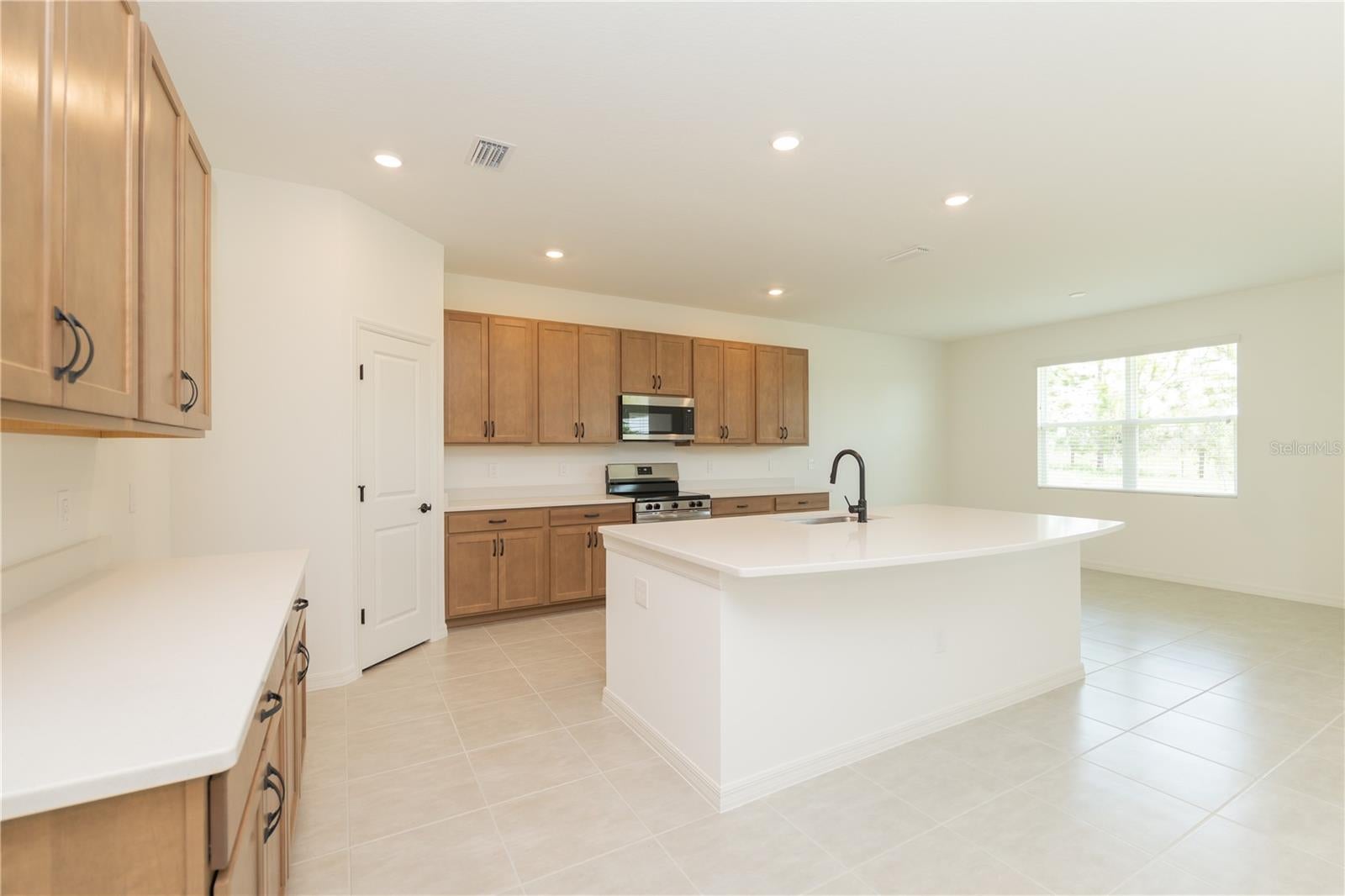 3108 EVELYN LANE