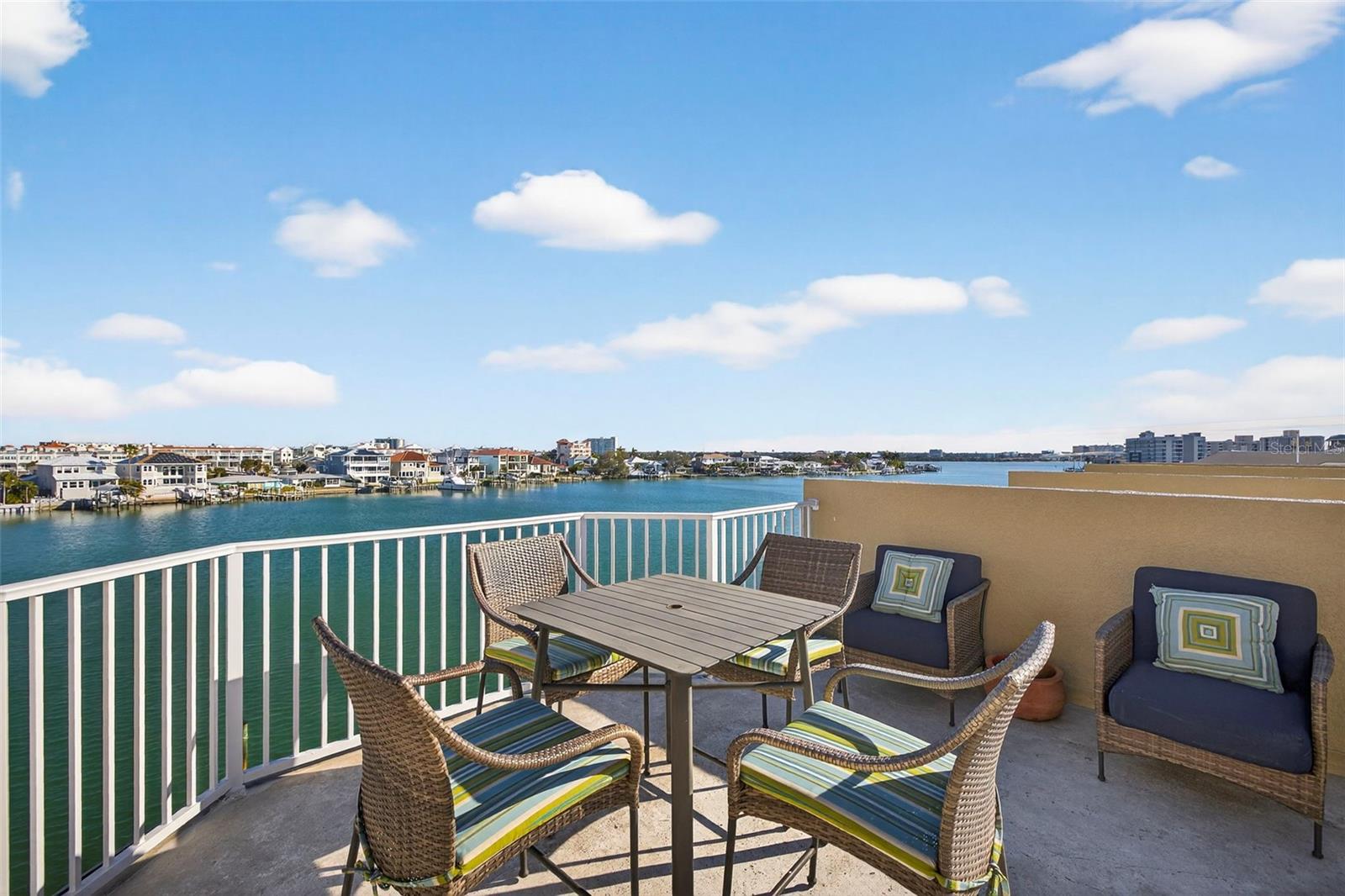 MOORINGS TWNHMS - Residential