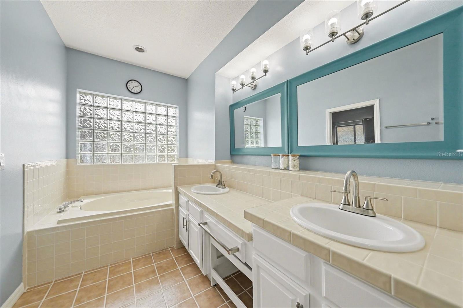 CROSS CREEK UNIT 1 - Residential