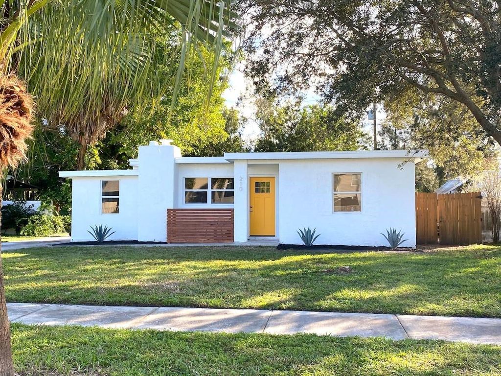 Photo of 210 84th Avenue N, St Petersburg, FL 33702 (MLS # A4667608)