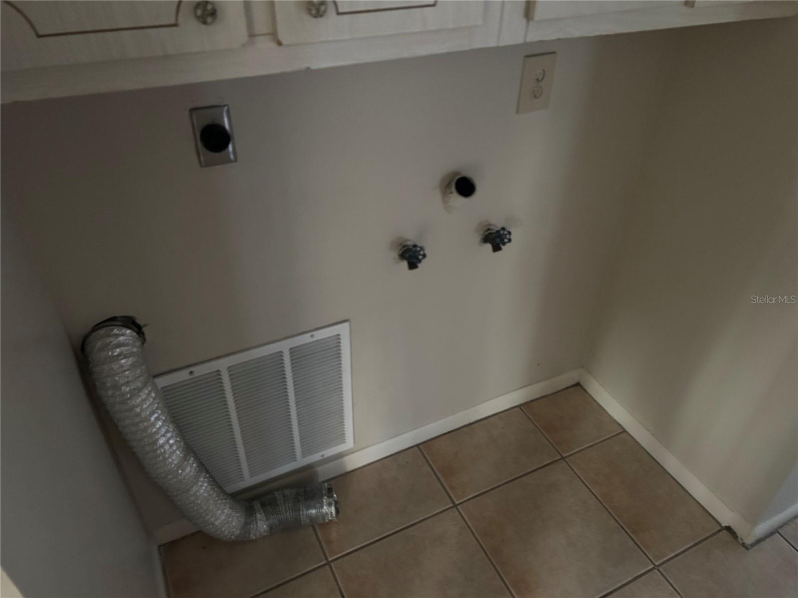 RAINBOW LAKES ESTATES - Residential Lease