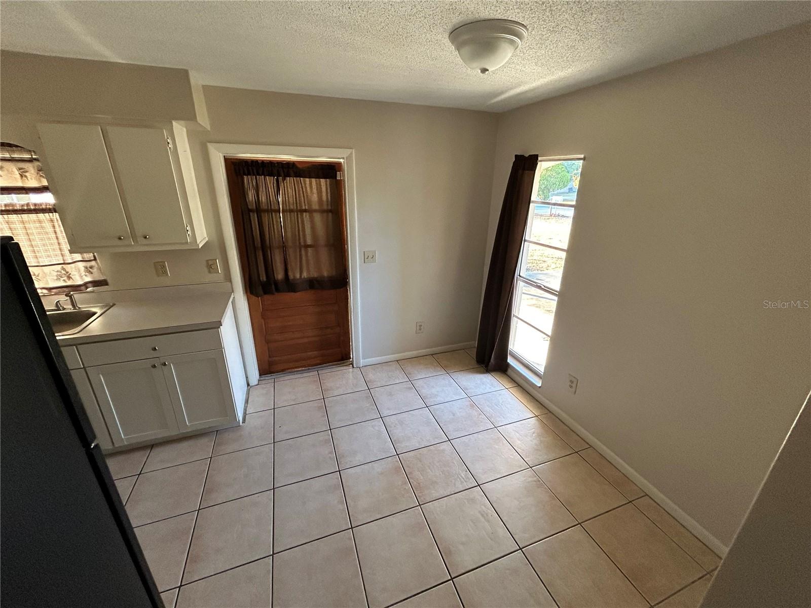 RAINBOW LAKES ESTATES - Residential Lease