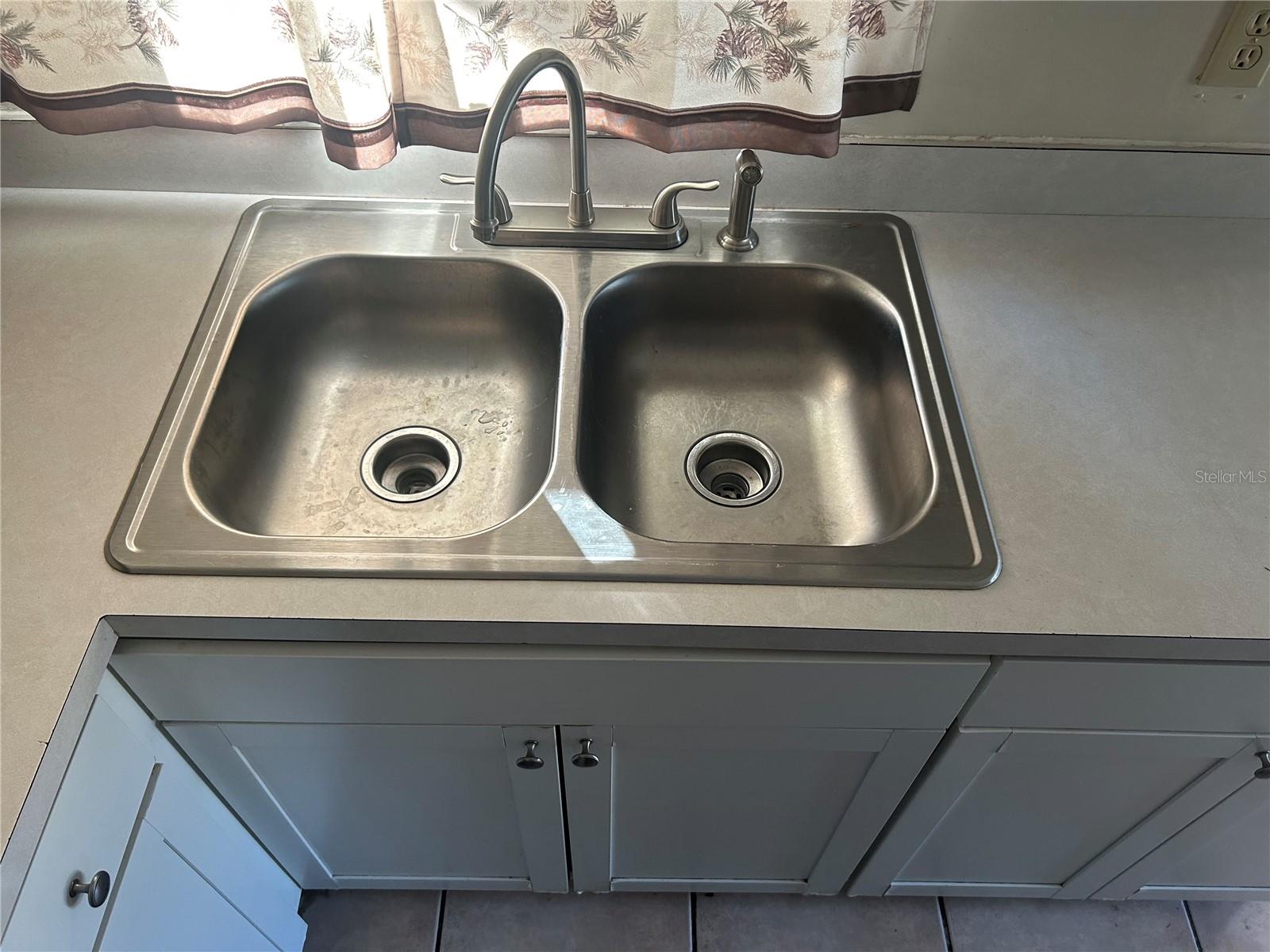 RAINBOW LAKES ESTATES - Residential Lease