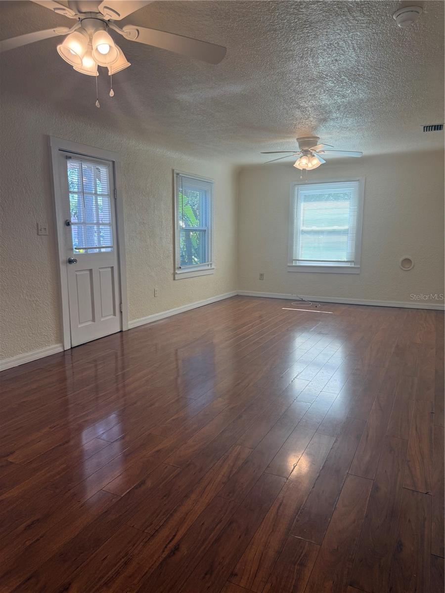 NORTH SHORE PARK - Residential Lease