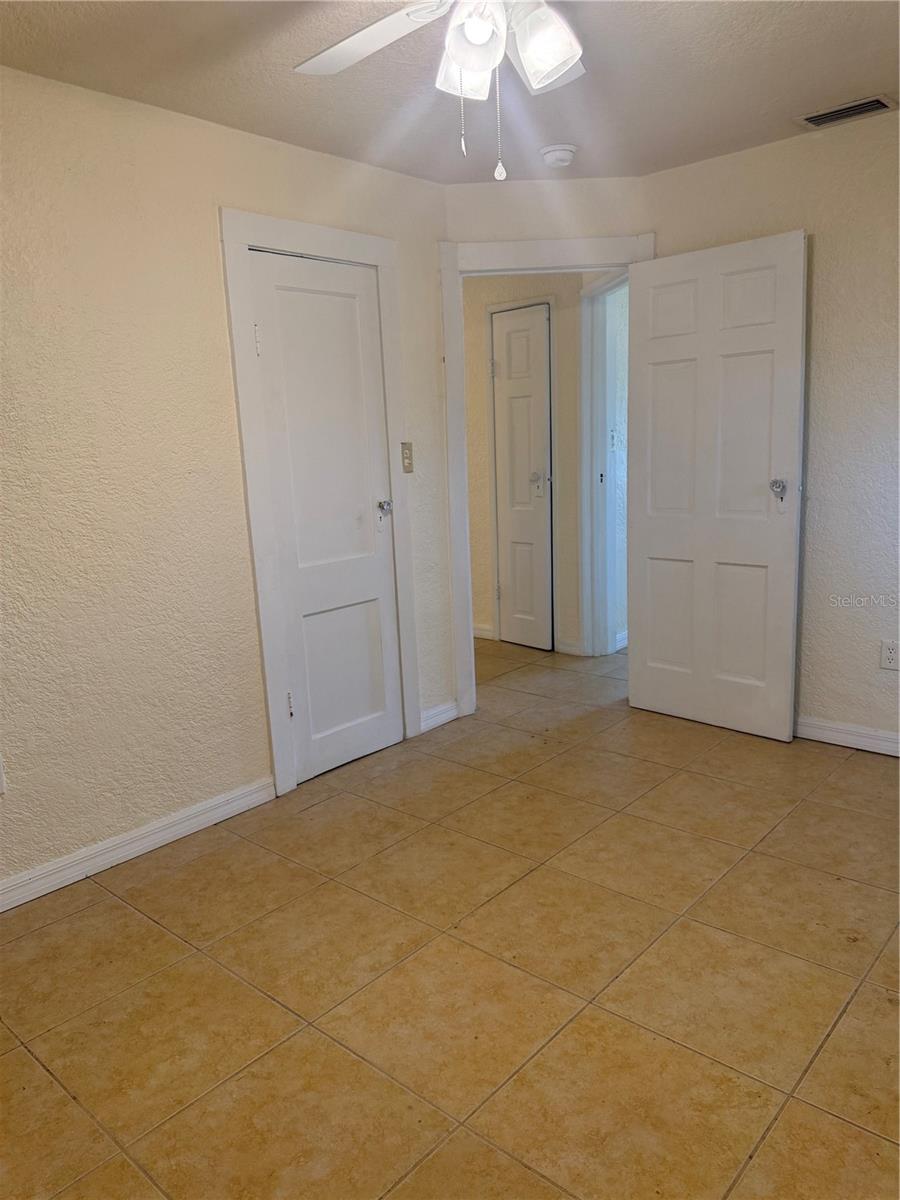 NORTH SHORE PARK - Residential Lease