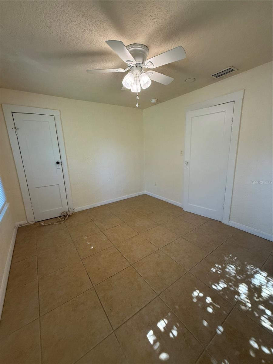 NORTH SHORE PARK - Residential Lease