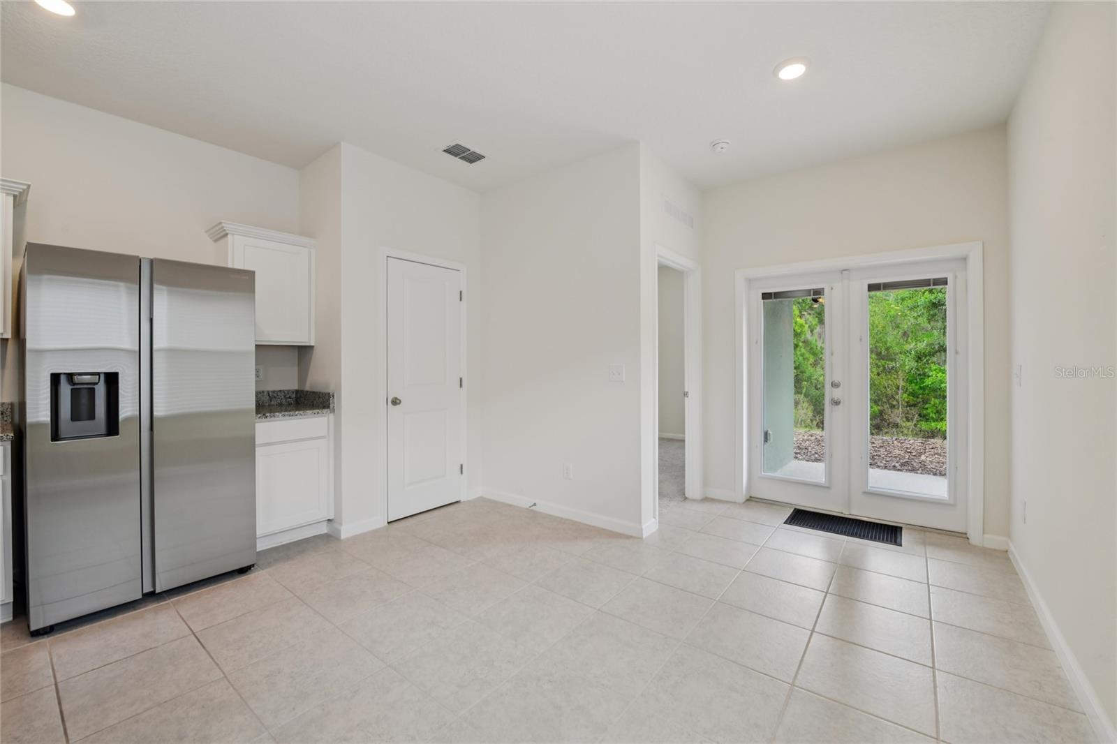 LINCOLN OAKS - Residential