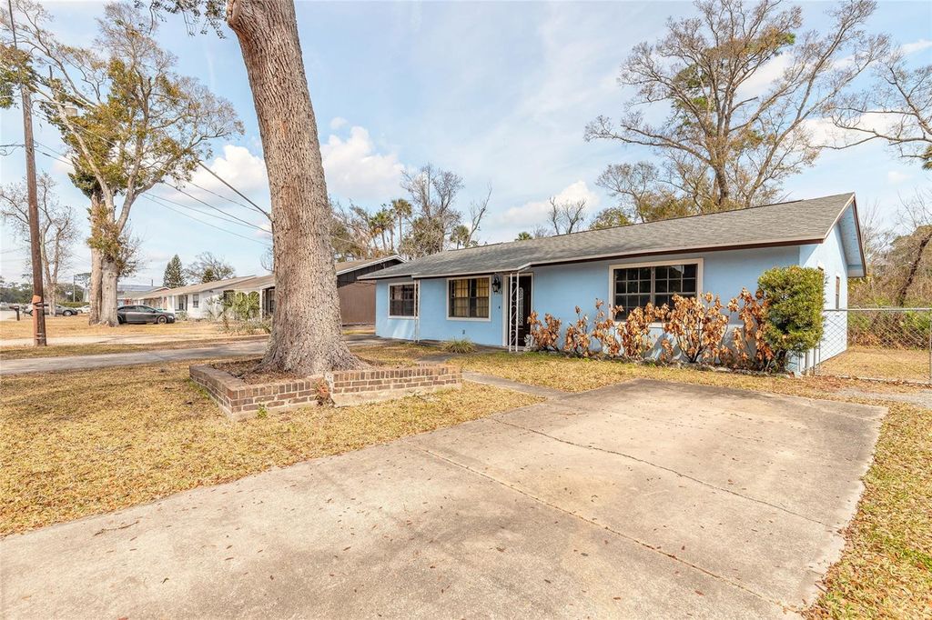 Photo of 1561 Mobile Avenue, Daytona Beach, FL 32117 (MLS # V4947540)