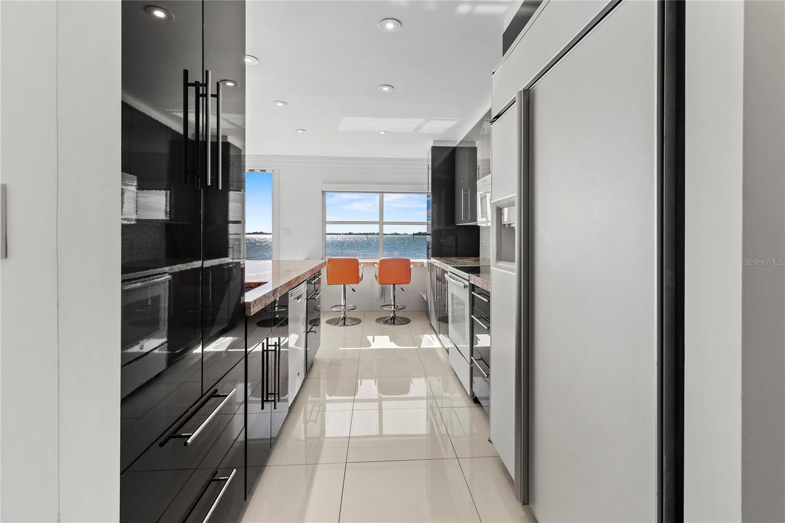 HARBOR HOUSE SOUTH - Residential