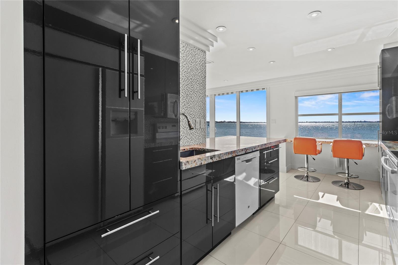 HARBOR HOUSE SOUTH - Residential