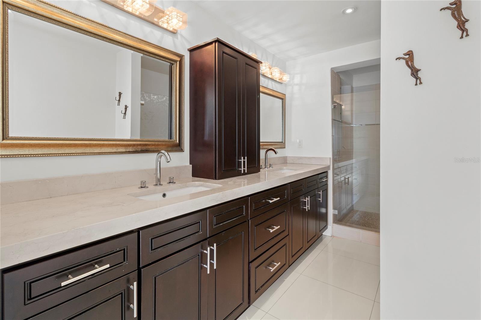 HARBOR HOUSE SOUTH - Residential