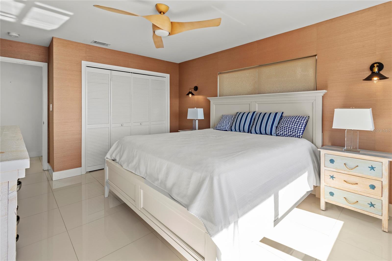 HARBOR HOUSE SOUTH - Residential