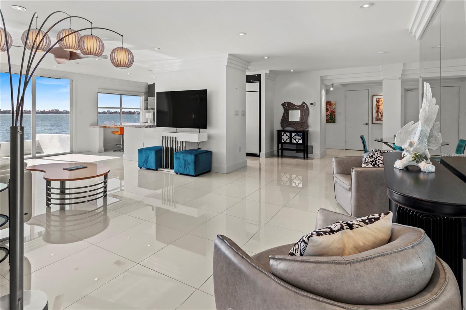 HARBOR HOUSE SOUTH - Residential