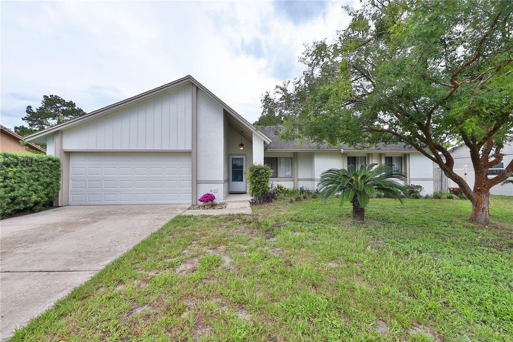 Photo of 309 Panama Circle, Winter Springs, FL 32708 (MLS # O6352184)