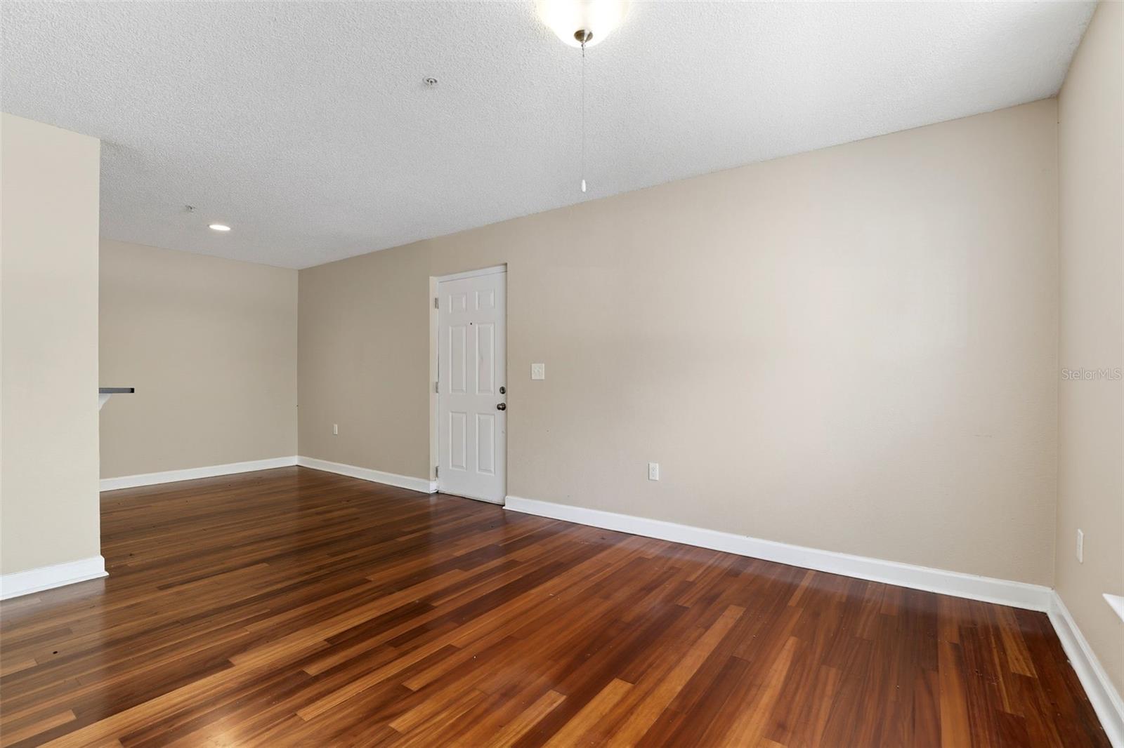 MIRIADA CONDO - Residential