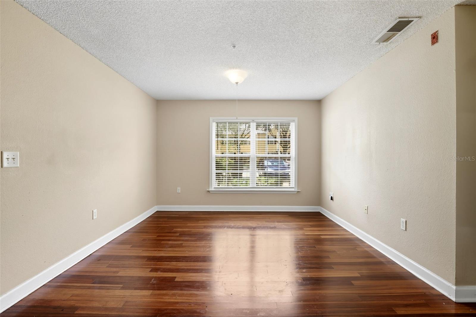 MIRIADA CONDO - Residential