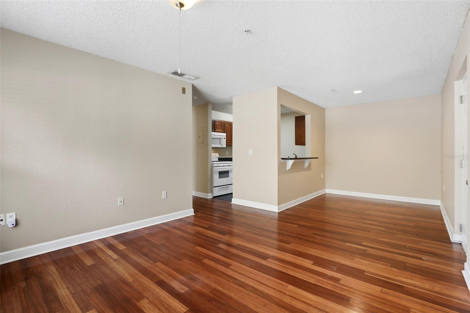 MIRIADA CONDO - Residential