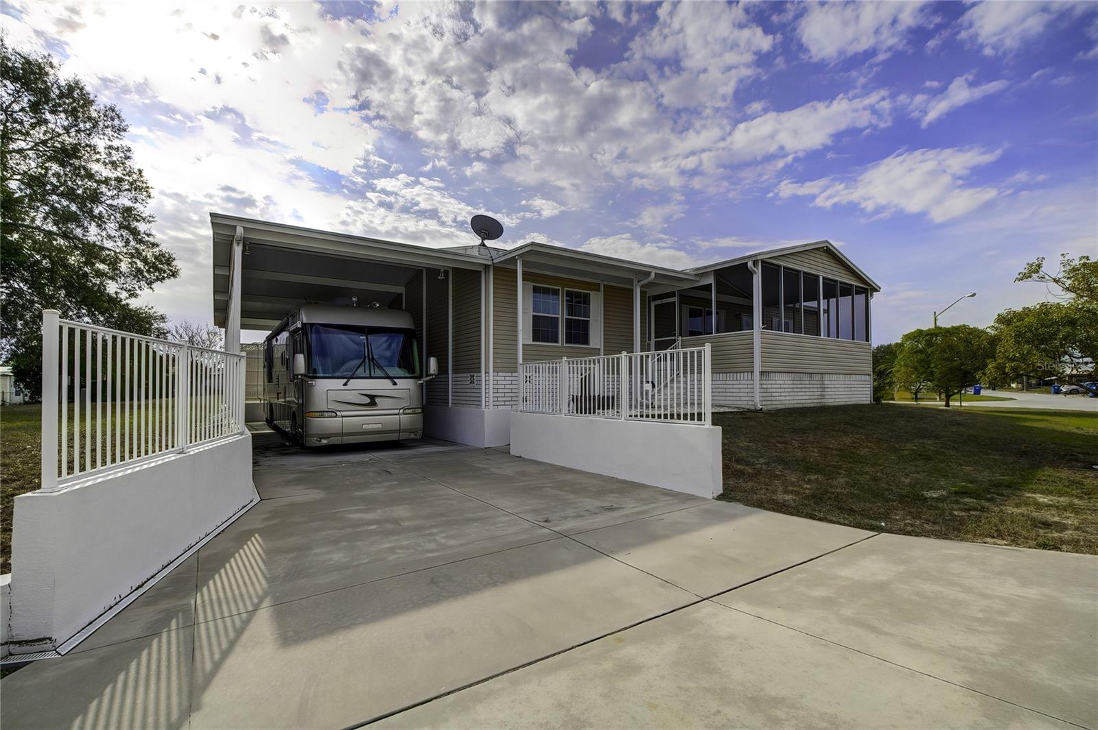 View BROOKSVILLE, FL 34613 mobile home