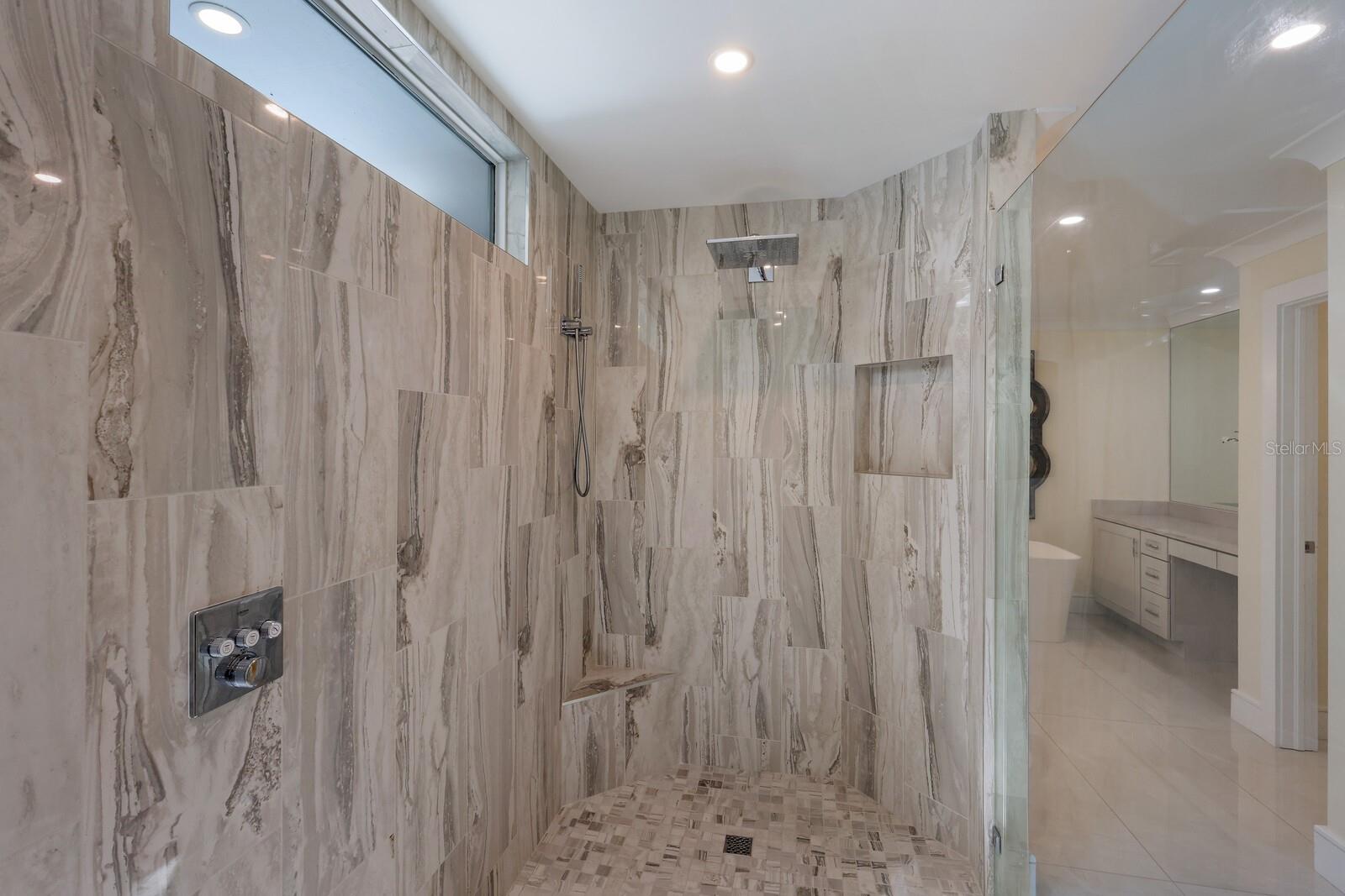 SIESTA PROPERTIES INC - Residential