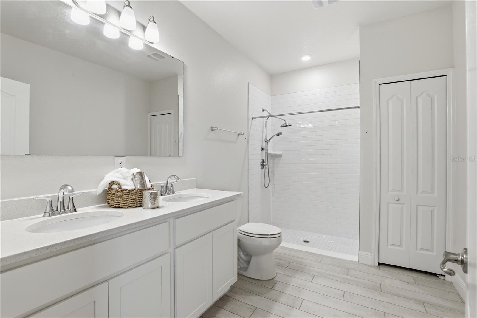 OAK PARK PH 2 PB 37 PG 39 - Residential