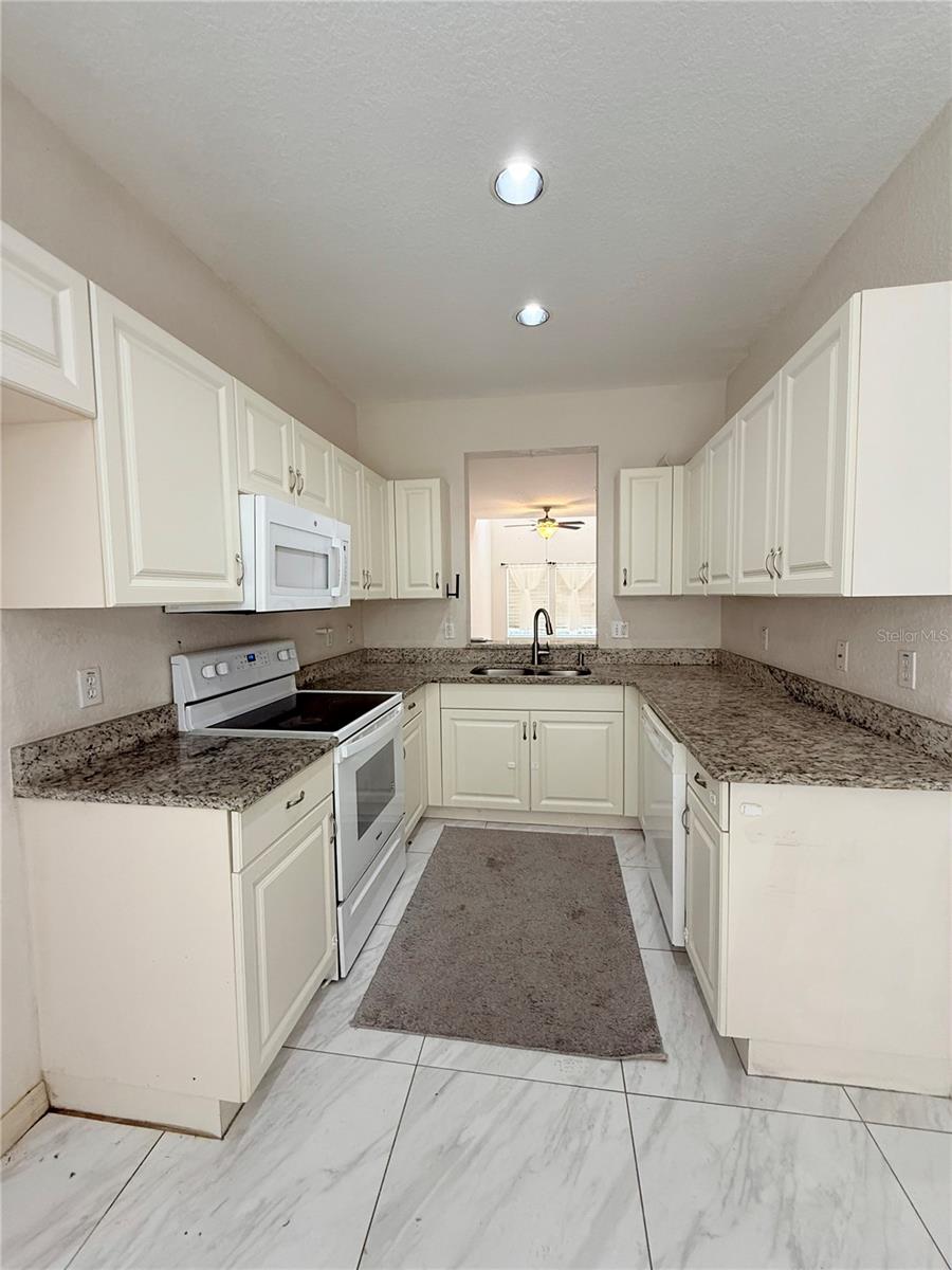 EMERALD POINTE TWNHMS AT TA - Residential Lease