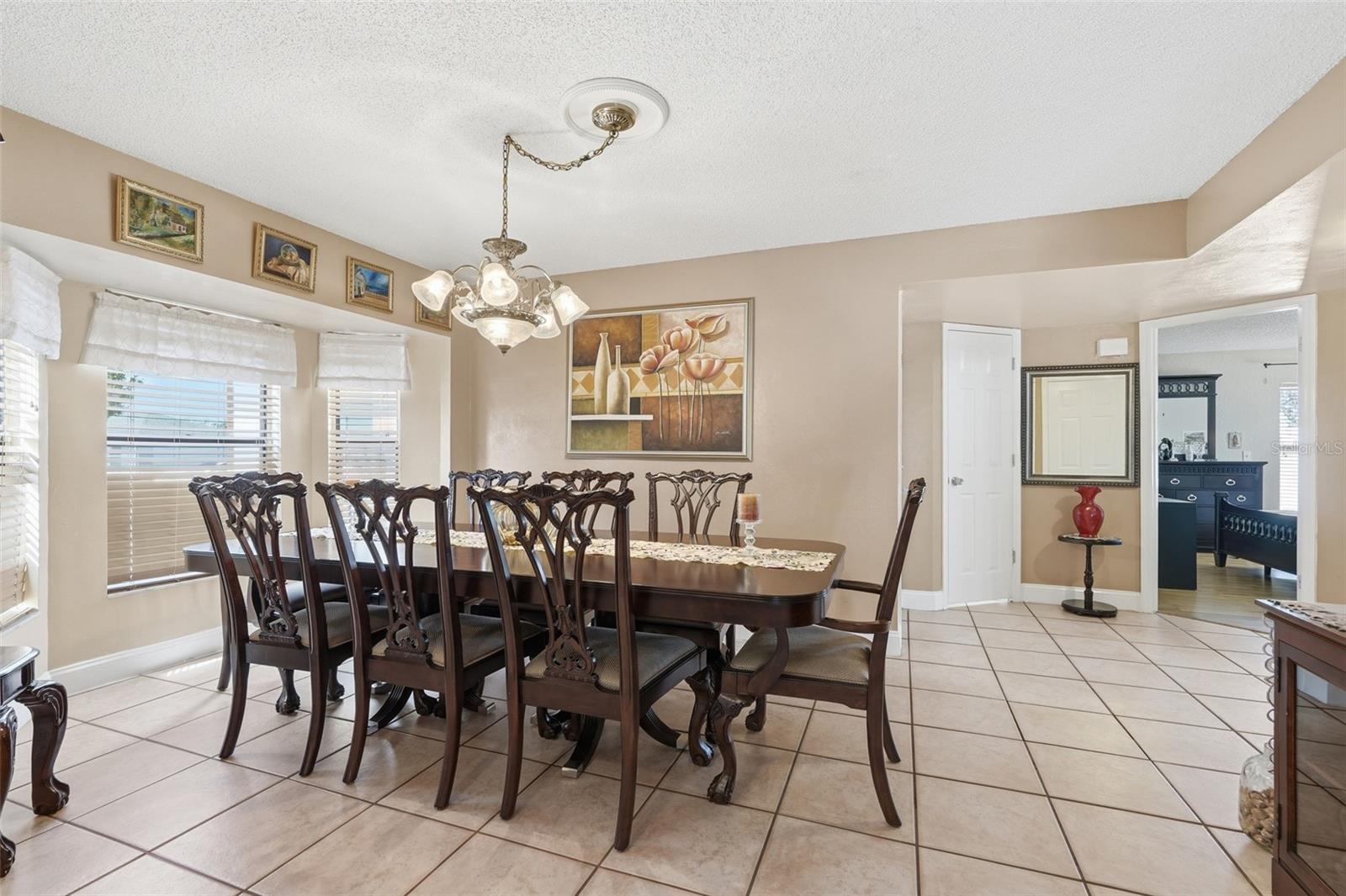 WHISPER LAKES - Residential