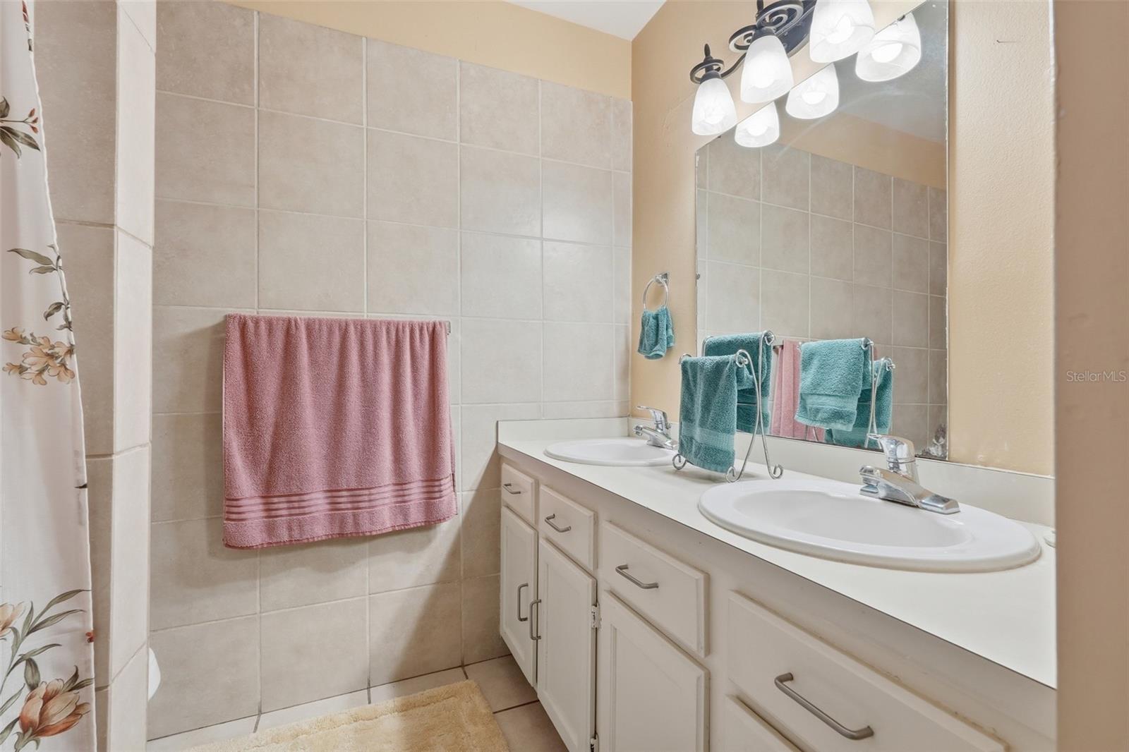 WHISPER LAKES - Residential