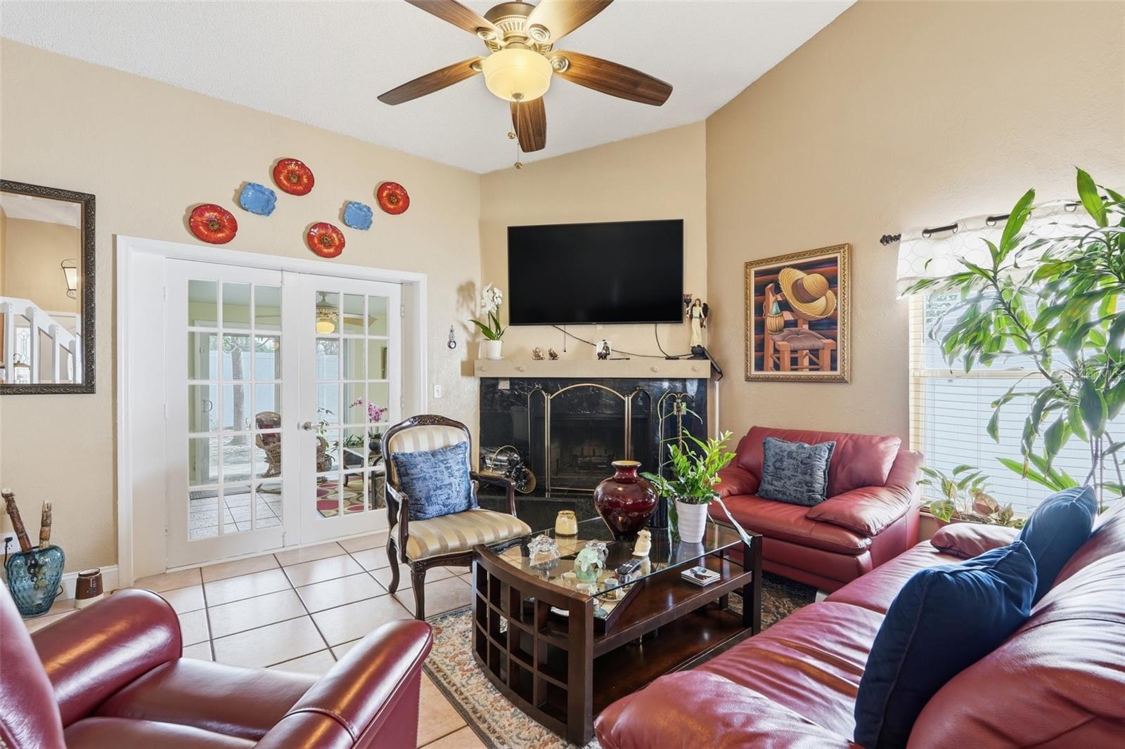 WHISPER LAKES - Residential