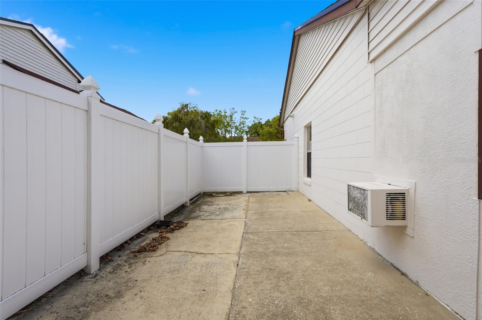 WHISPER LAKES - Residential