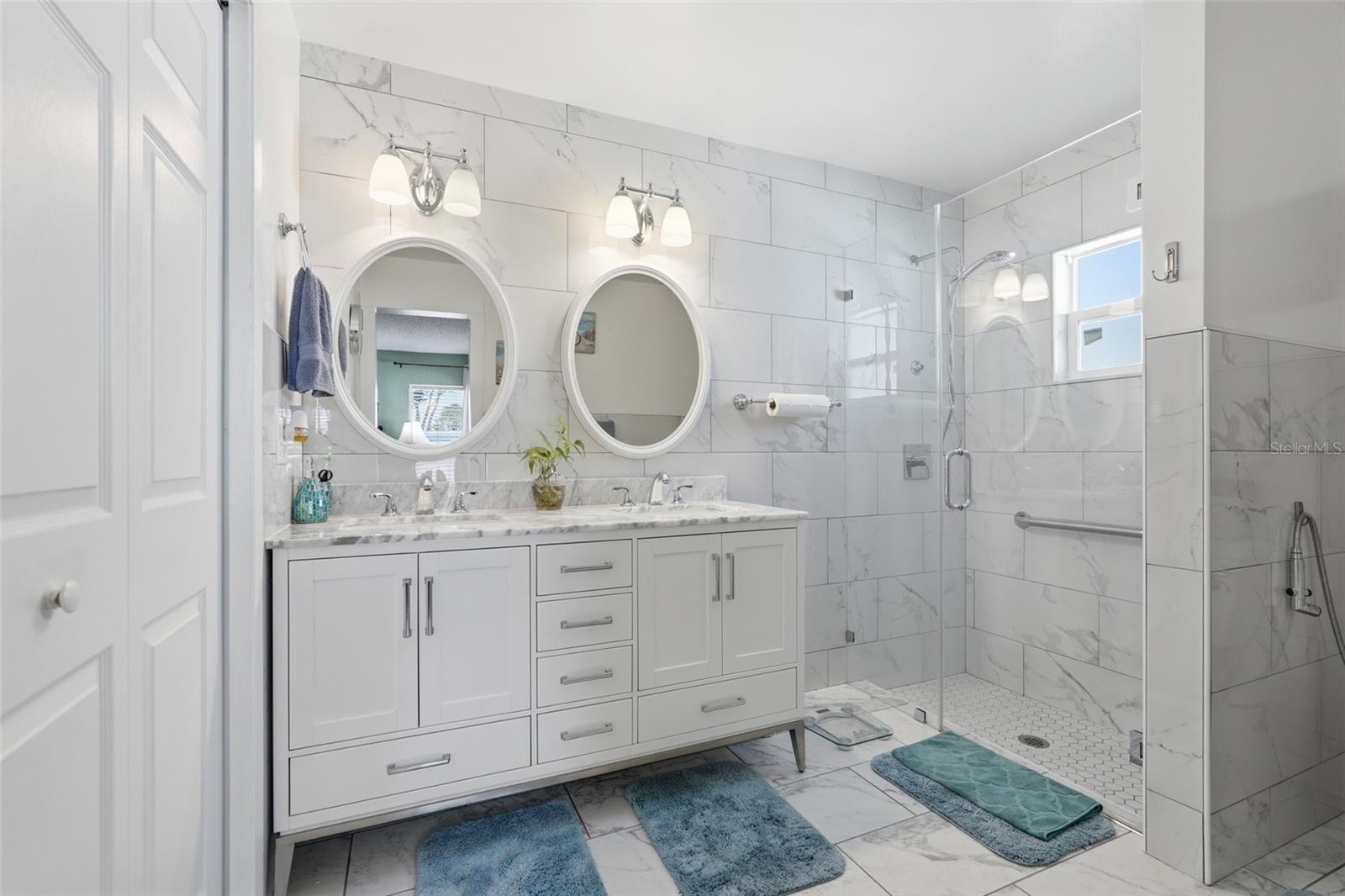 WHISPER LAKES - Residential