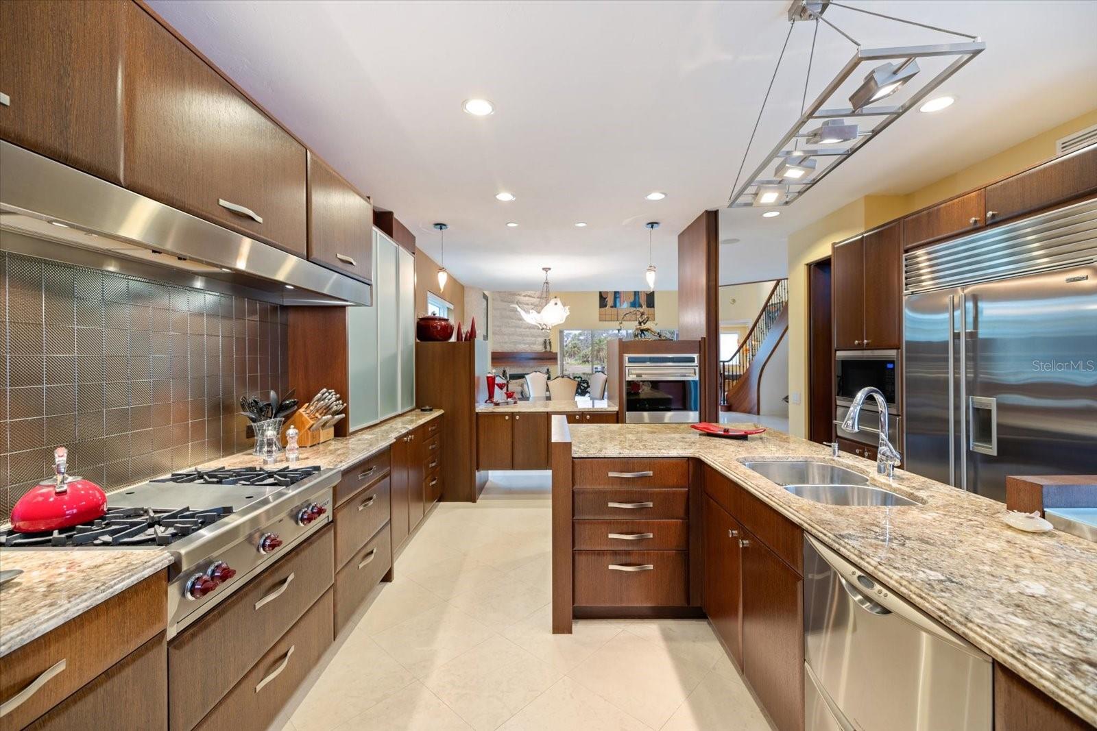 7716 CLUB LANE