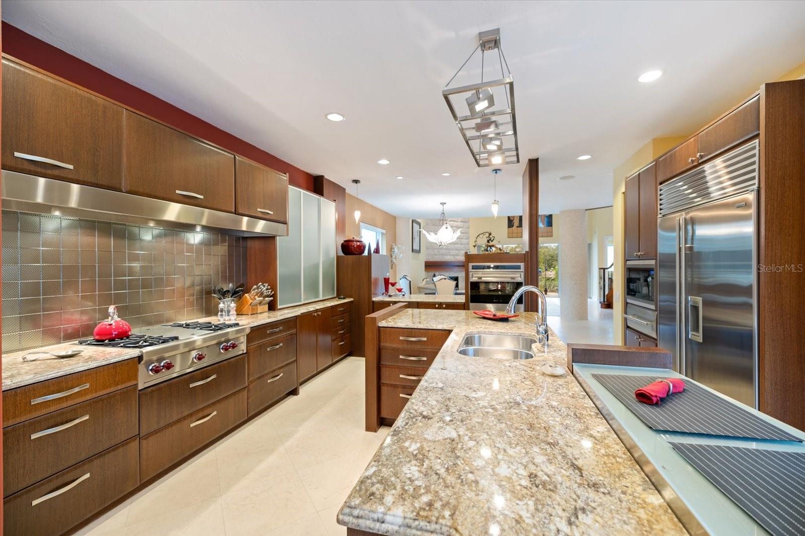7716 CLUB LANE
