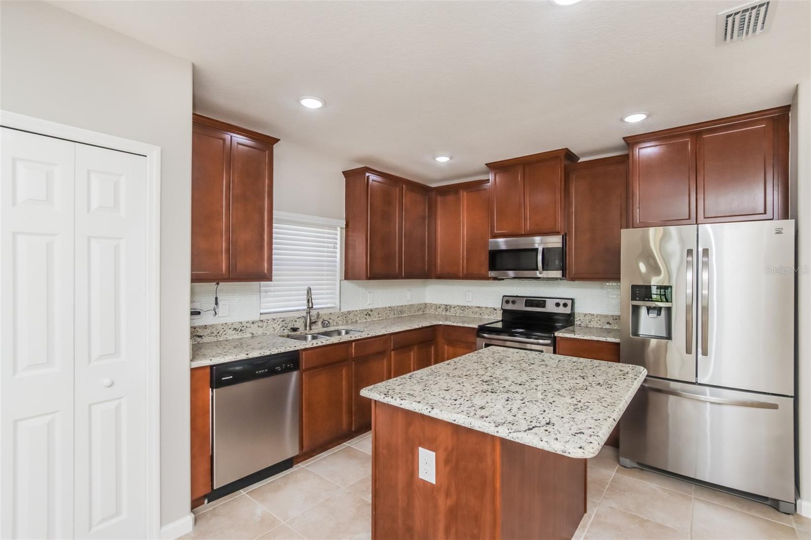 AMBERWOOD - Residential Lease