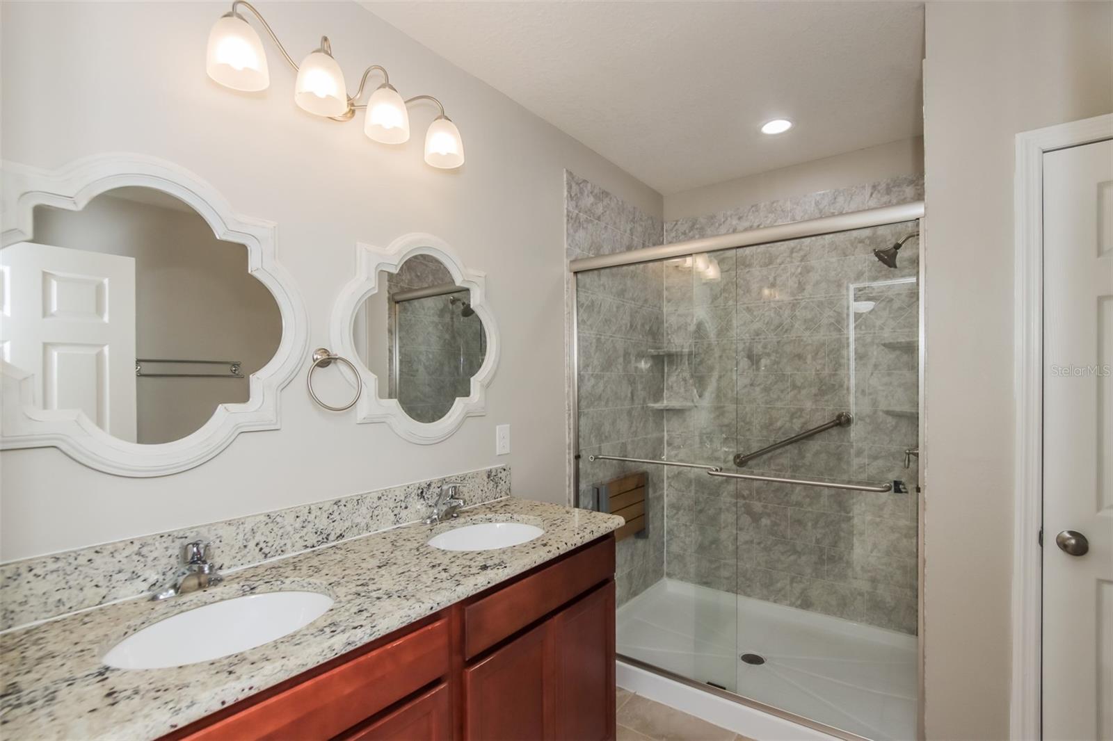 AMBERWOOD - Residential Lease