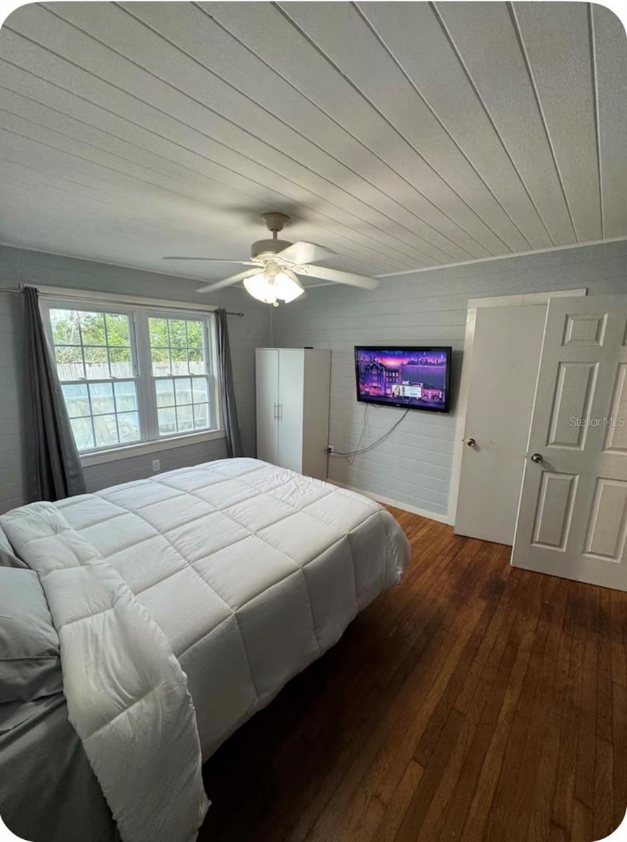 1564 S MICHIGAN AVENUE