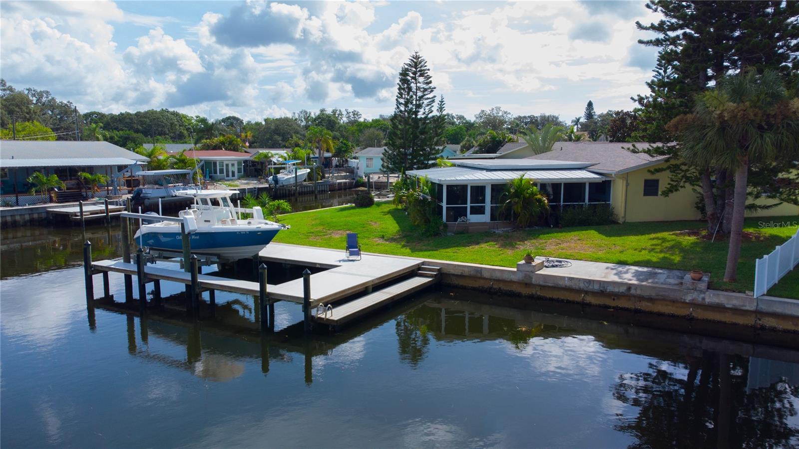 318 CIRCLE DRIVE