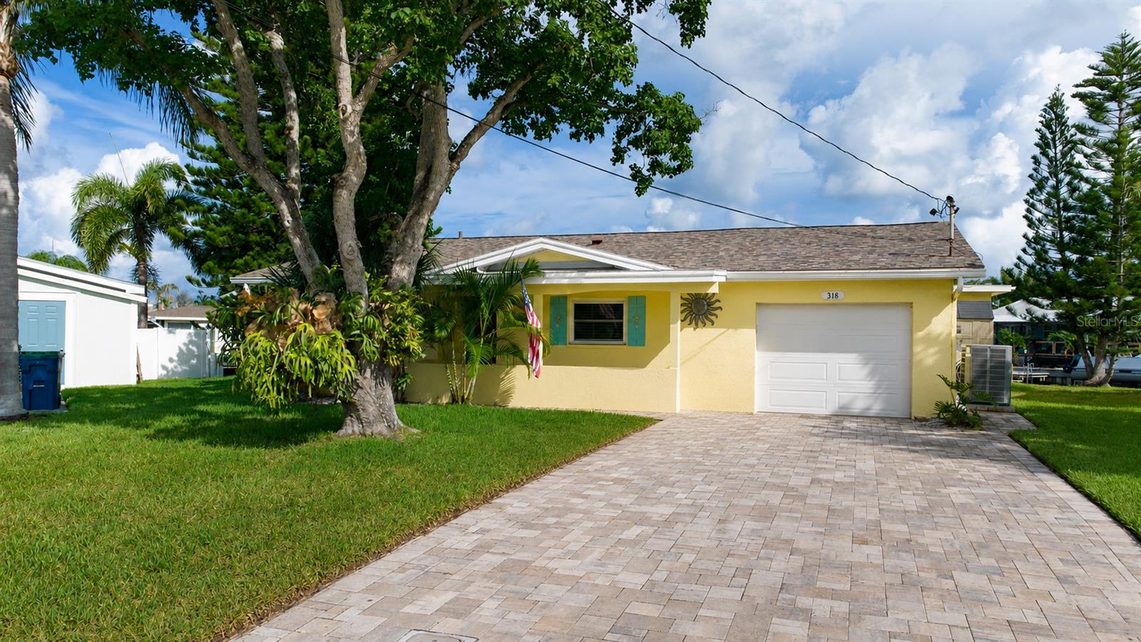 318 CIRCLE DRIVE