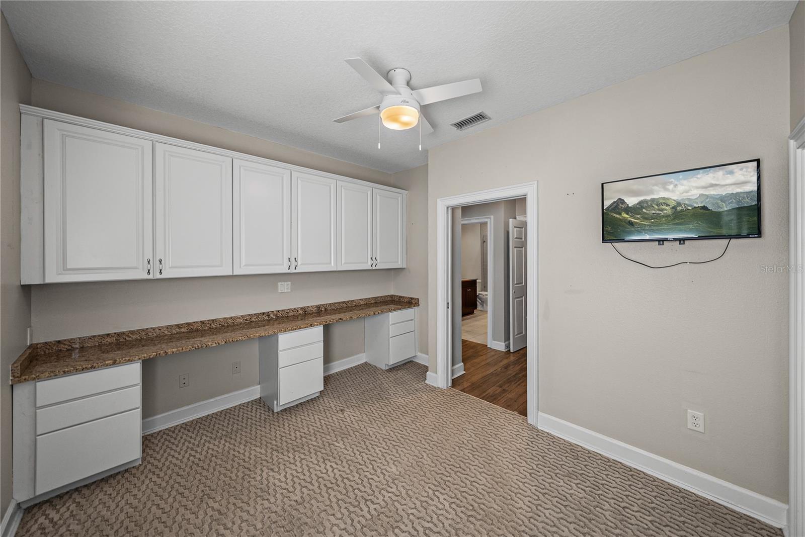 HICKORY LAKES MANOR - Residential