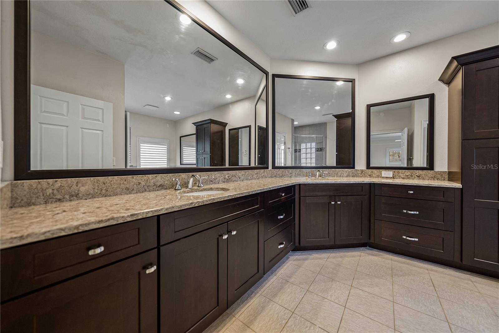 HICKORY LAKES MANOR - Residential