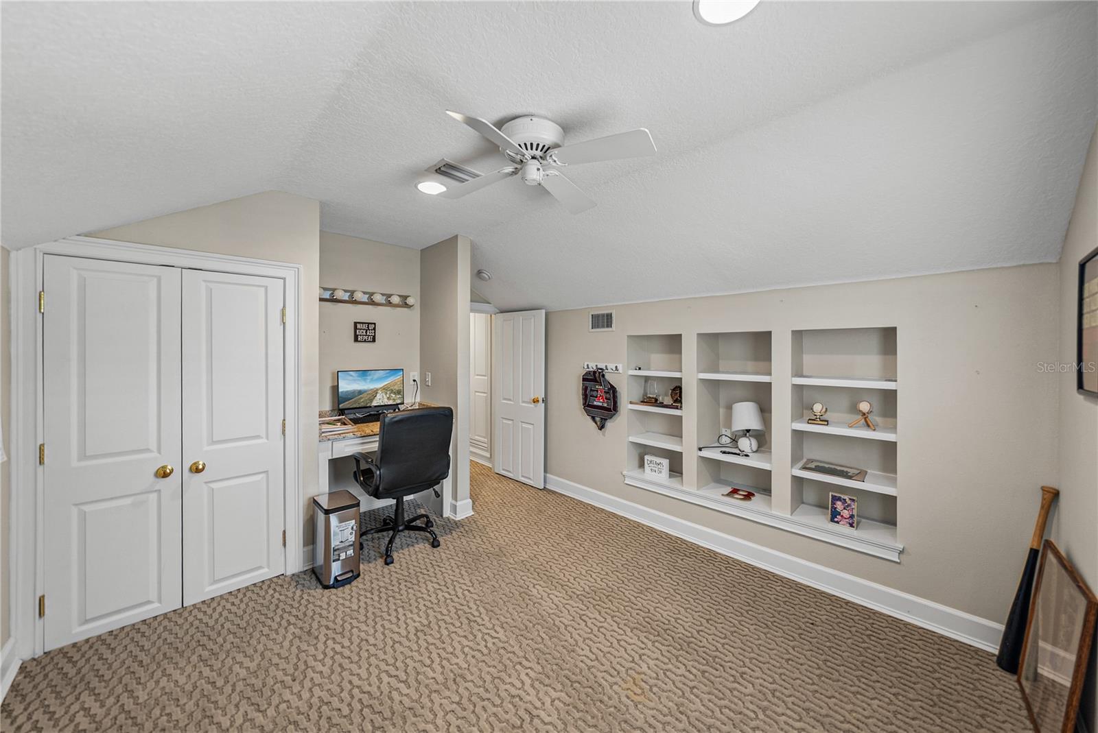 HICKORY LAKES MANOR - Residential