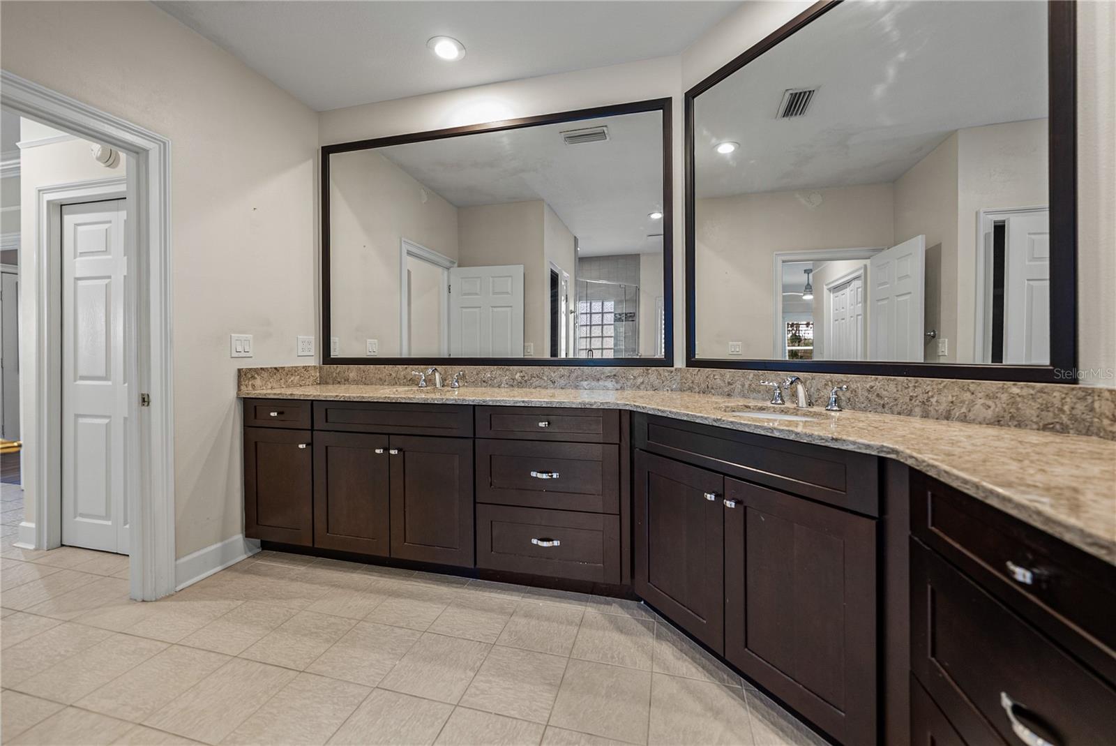 HICKORY LAKES MANOR - Residential