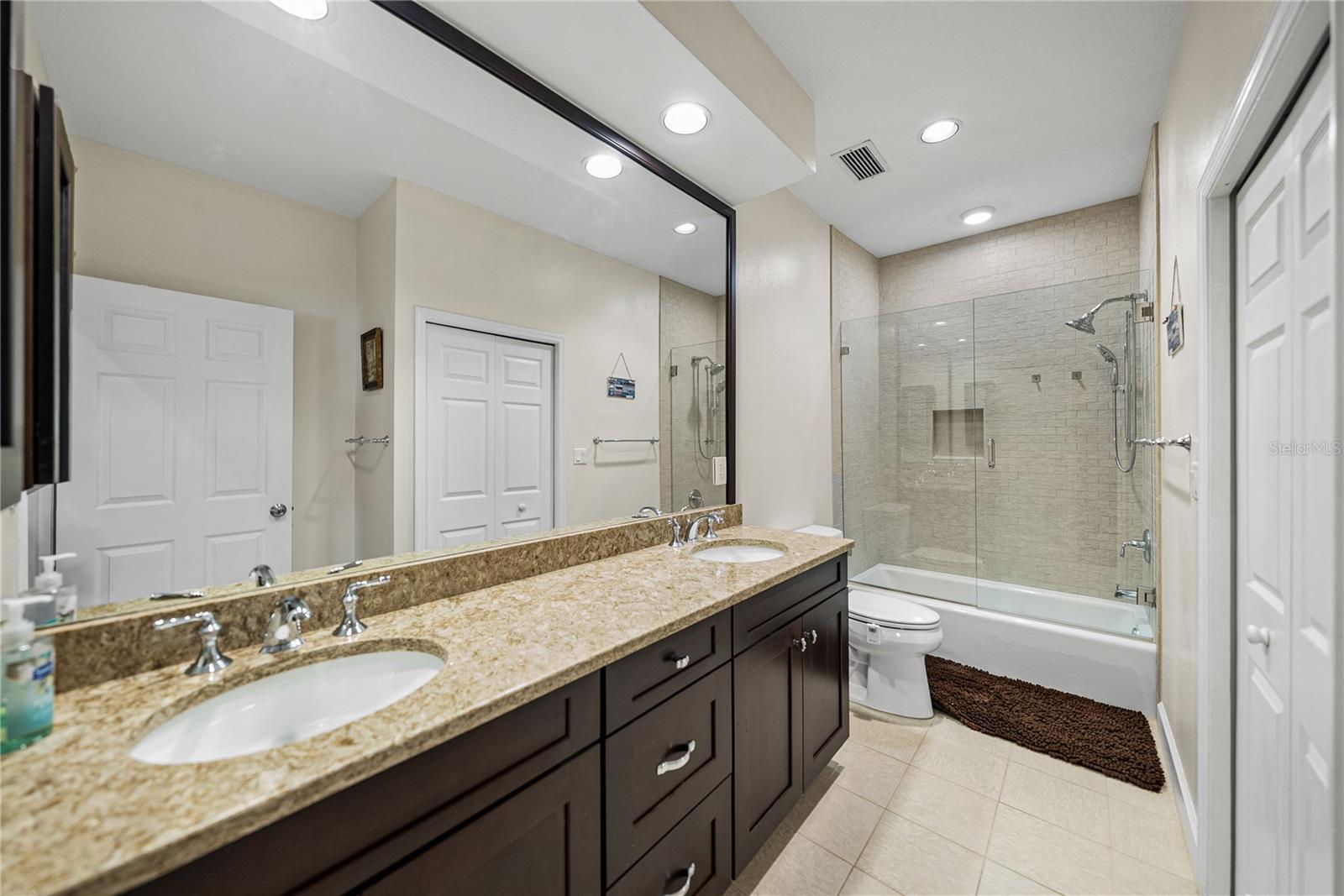 HICKORY LAKES MANOR - Residential