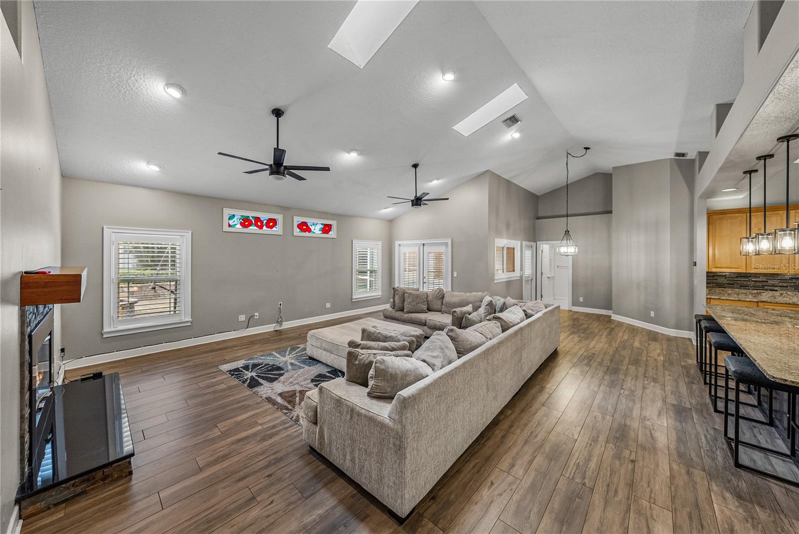 HICKORY LAKES MANOR - Residential