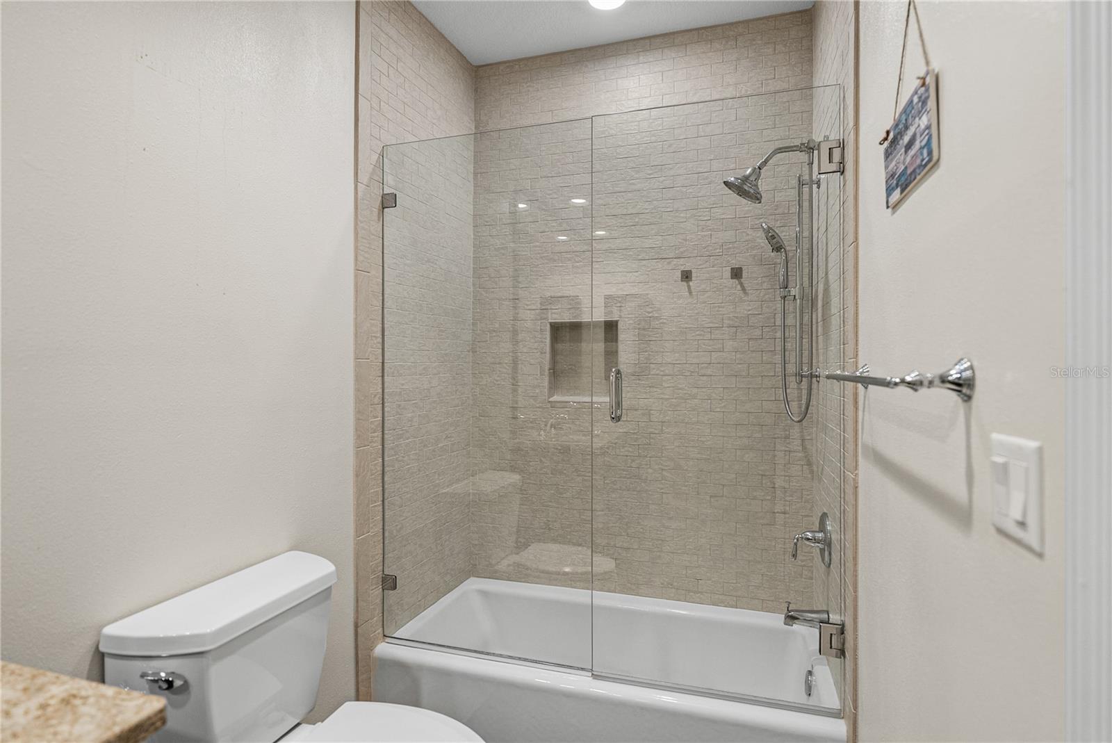 HICKORY LAKES MANOR - Residential