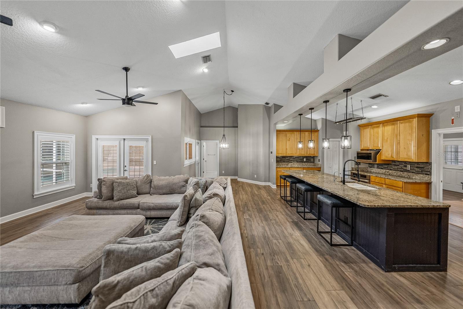 HICKORY LAKES MANOR - Residential